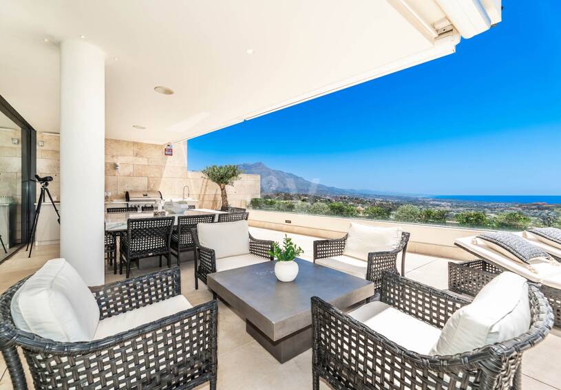 Spektakuläre moderne Wohnung in La Quinta mit Meerblick in sehr exklusiver Gemeinschaft