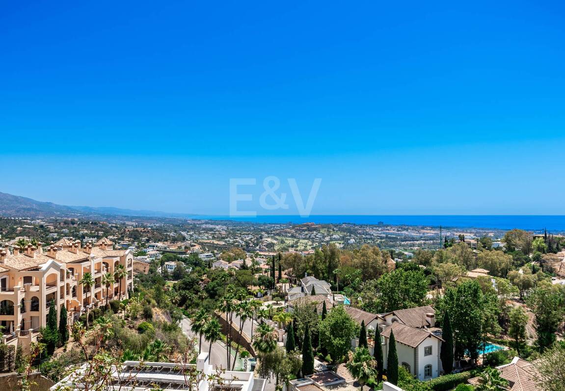 Spektakuläre moderne Wohnung in La Quinta mit Meerblick in sehr exklusiver Gemeinschaft