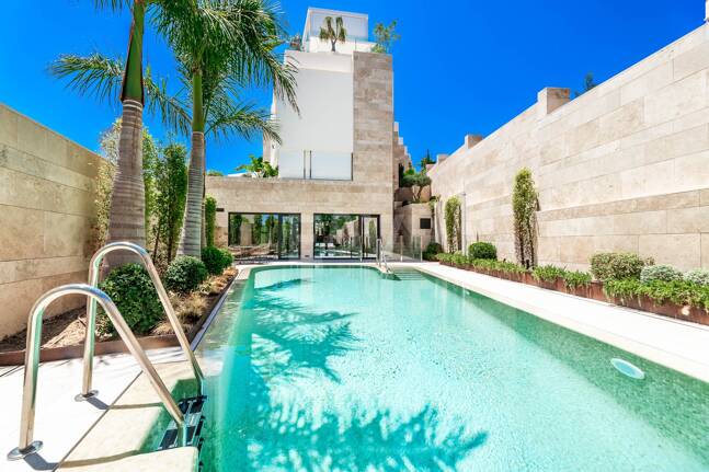 Spektakuläre moderne Wohnung in La Quinta mit Meerblick in sehr exklusiver Gemeinschaft