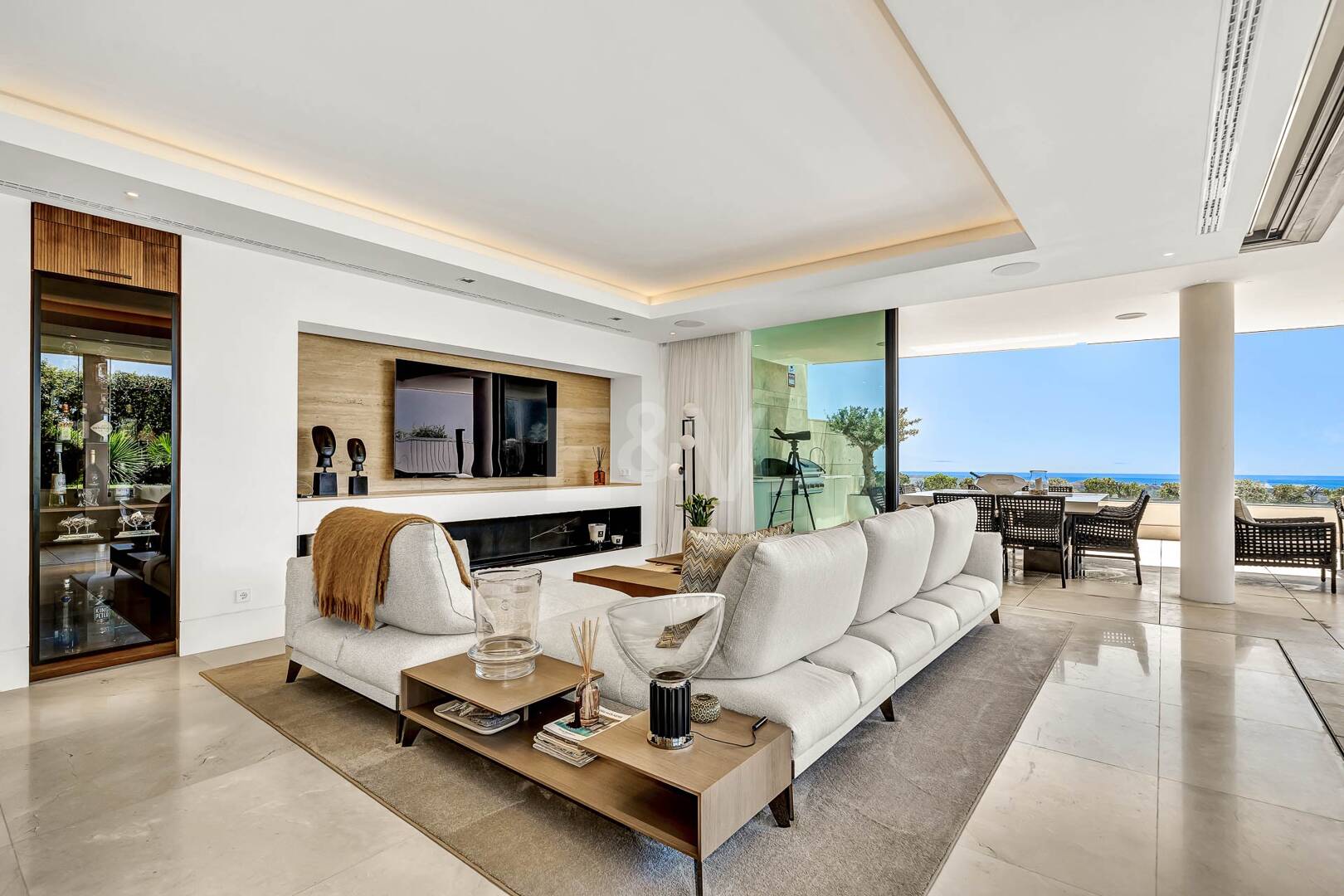 Spectacular modern apartment in La Quinta with sea views in very exclusive community