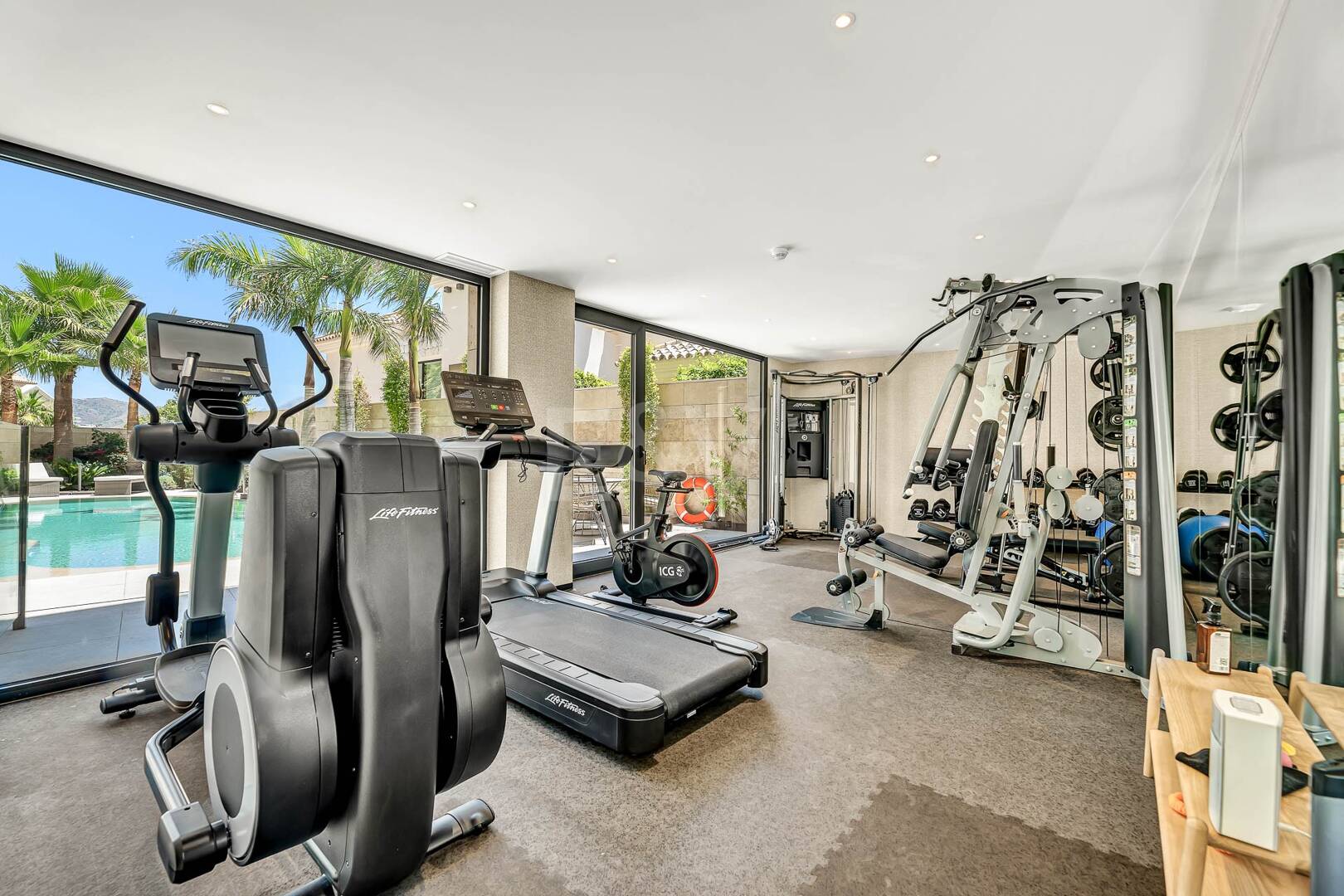 Spektakuläre moderne Wohnung in La Quinta mit Meerblick in sehr exklusiver Gemeinschaft