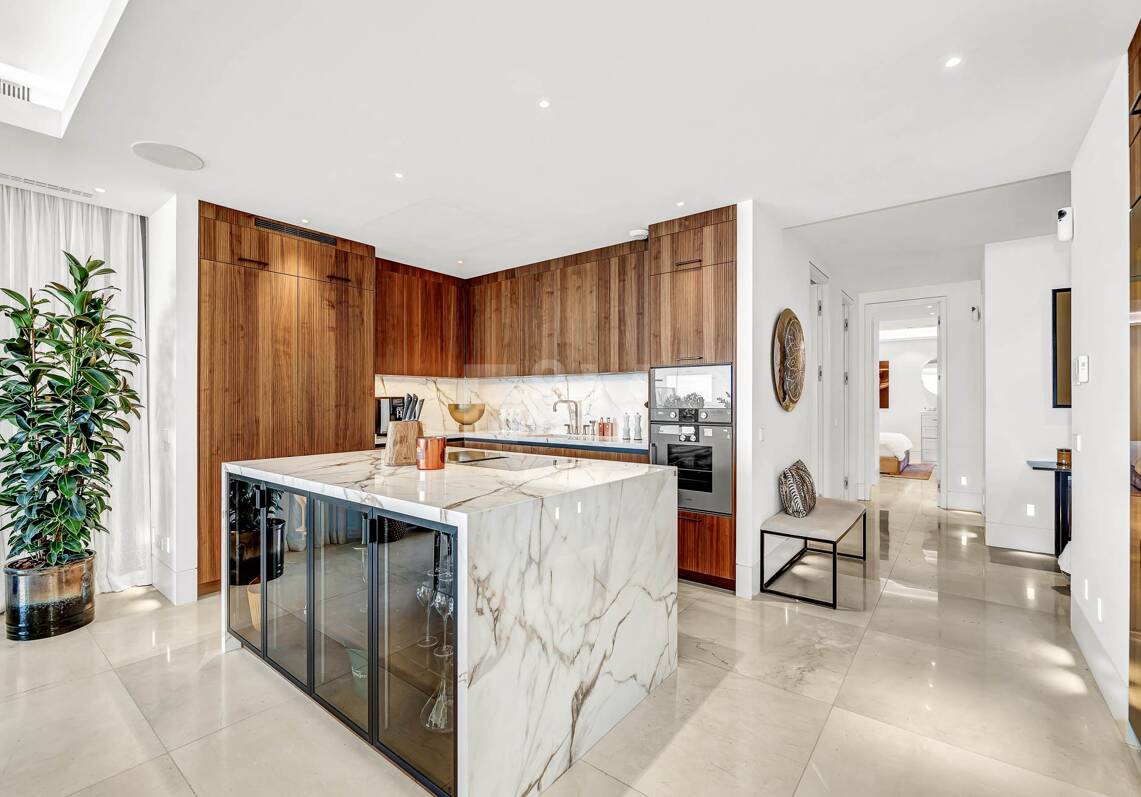 Spectacular modern apartment in La Quinta with sea views in very exclusive community