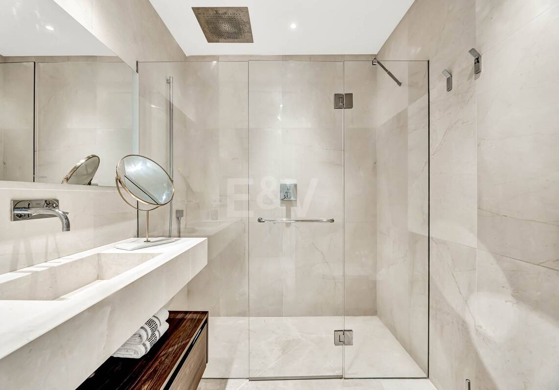 Spectacular modern apartment in La Quinta with sea views in very exclusive community