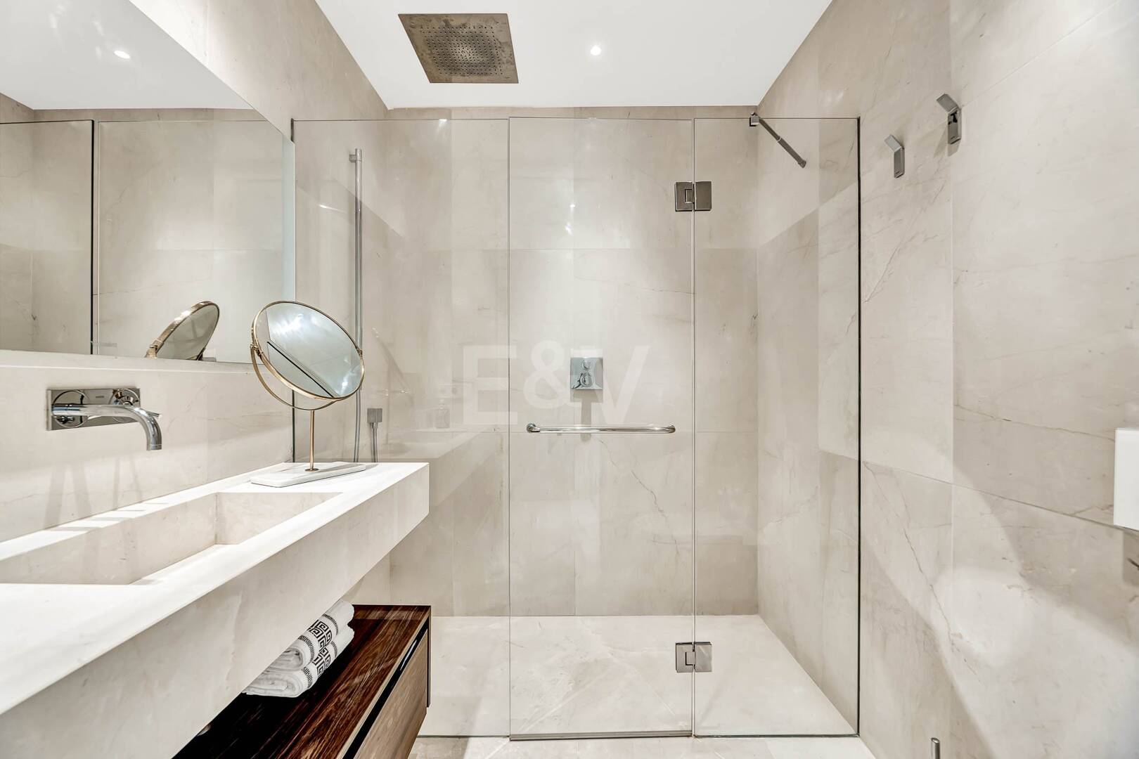 Spectacular modern apartment in La Quinta with sea views in very exclusive community