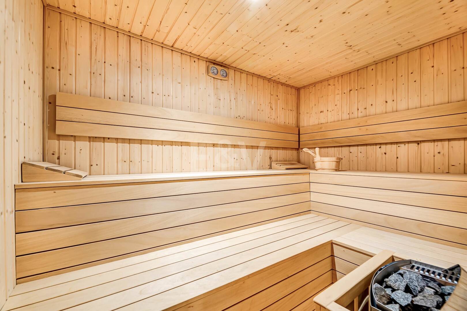 Spectacular modern apartment in La Quinta with sea views in very exclusive community