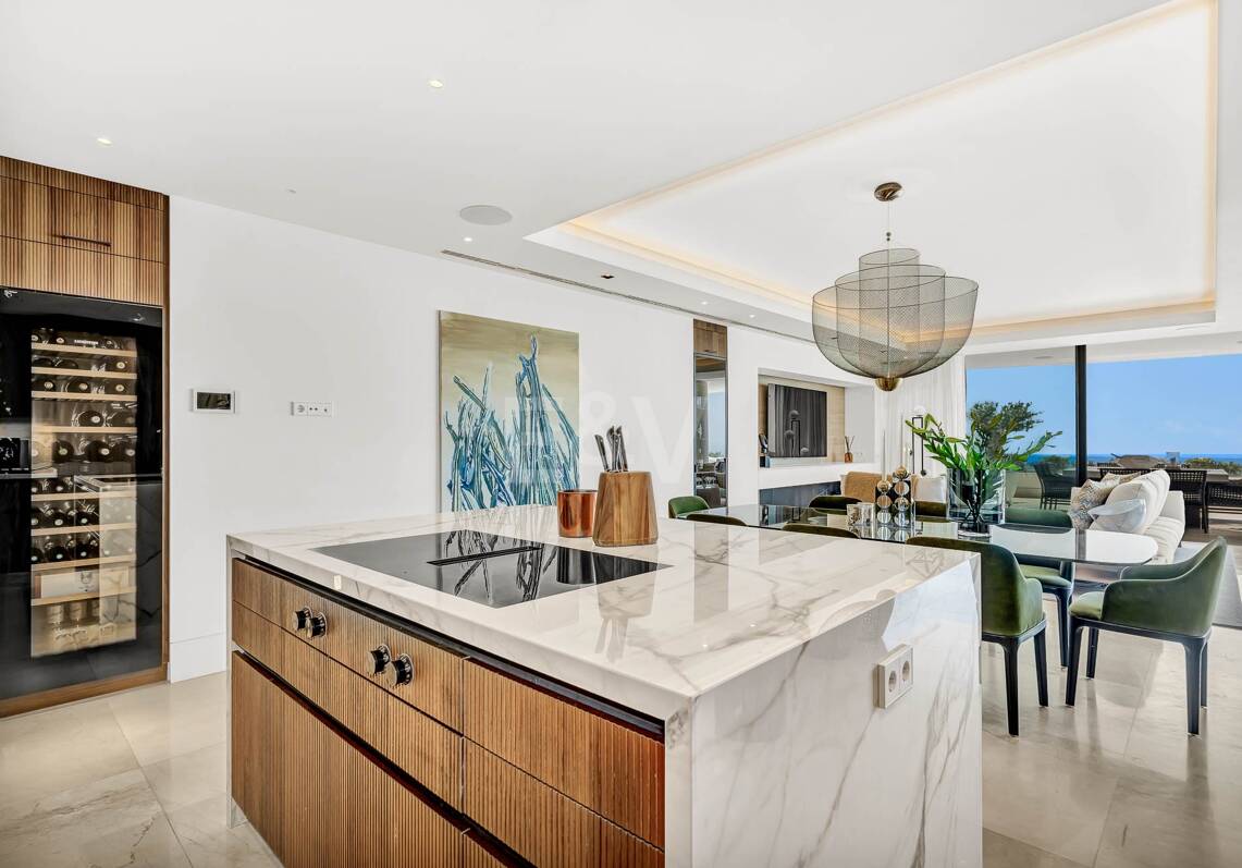 Spectacular modern apartment in La Quinta with sea views in very exclusive community