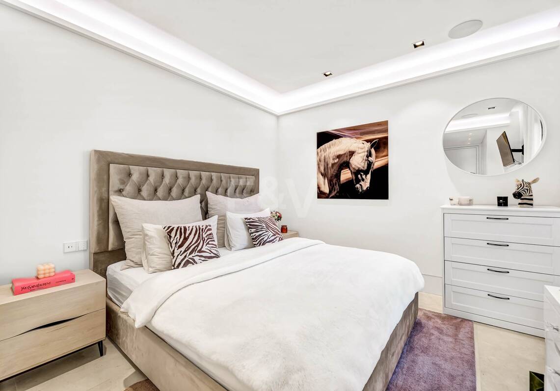 Spectacular modern apartment in La Quinta with sea views in very exclusive community
