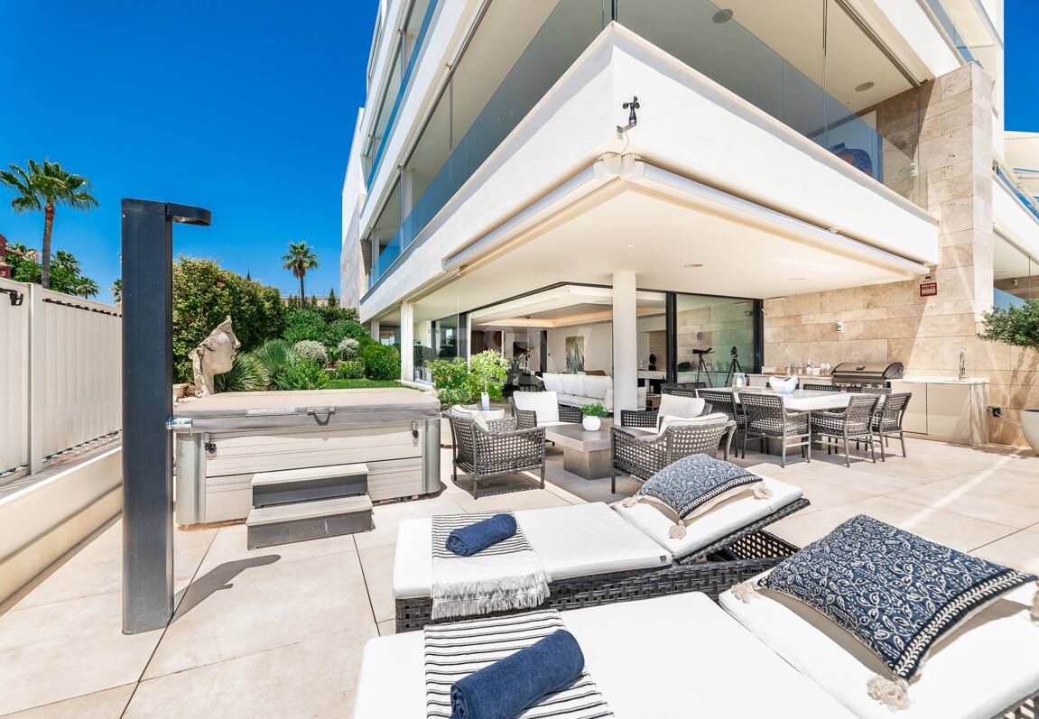 Spektakuläre moderne Wohnung in La Quinta mit Meerblick in sehr exklusiver Gemeinschaft