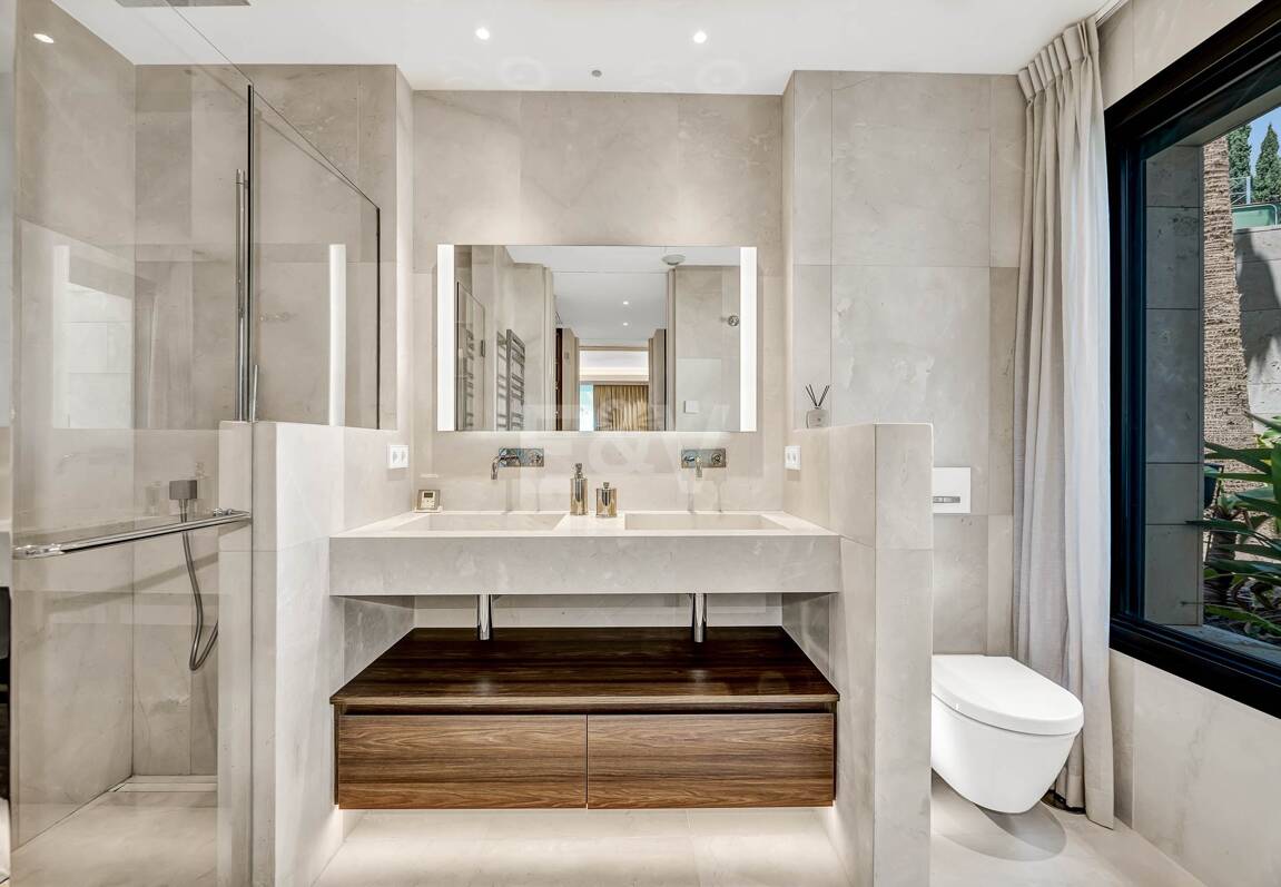 Spektakuläre moderne Wohnung in La Quinta mit Meerblick in sehr exklusiver Gemeinschaft