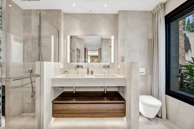 Spektakuläre moderne Wohnung in La Quinta mit Meerblick in sehr exklusiver Gemeinschaft