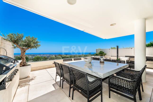 Spektakuläre moderne Wohnung in La Quinta mit Meerblick in sehr exklusiver Gemeinschaft