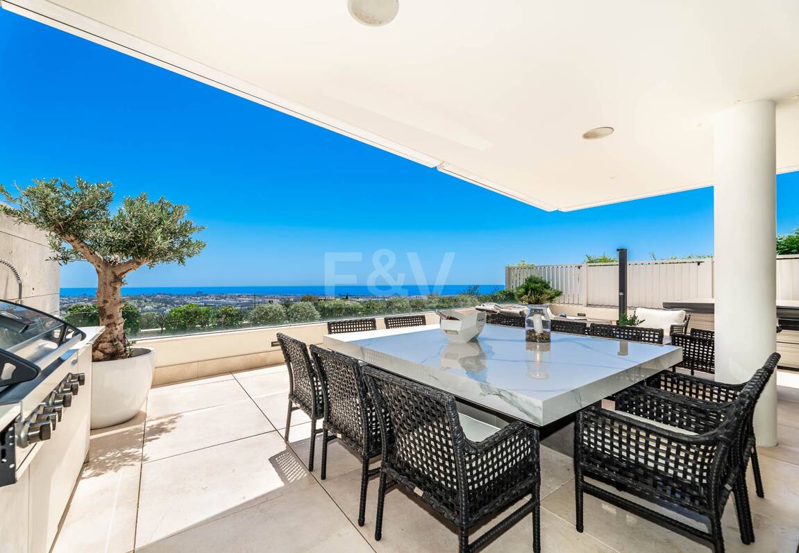 Spektakuläre moderne Wohnung in La Quinta mit Meerblick in sehr exklusiver Gemeinschaft