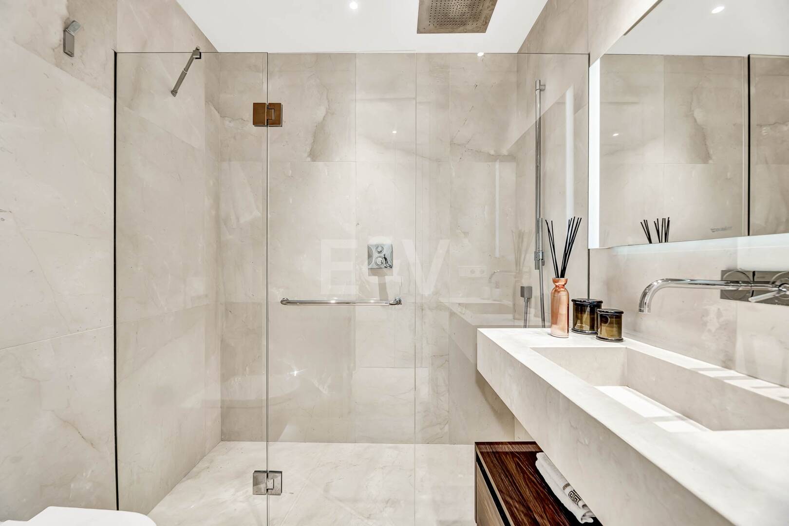 Spectacular modern apartment in La Quinta with sea views in very exclusive community