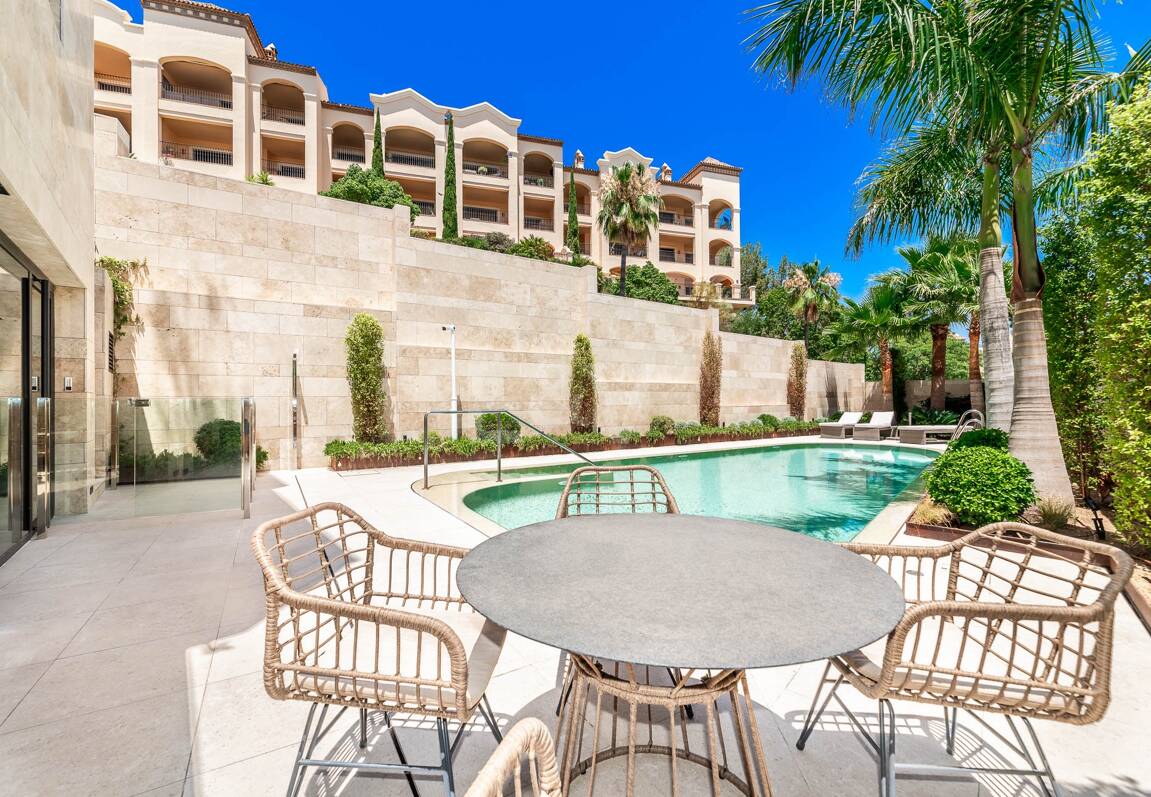 Spektakuläre moderne Wohnung in La Quinta mit Meerblick in sehr exklusiver Gemeinschaft