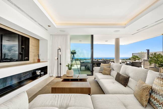 Spektakuläre moderne Wohnung in La Quinta mit Meerblick in sehr exklusiver Gemeinschaft