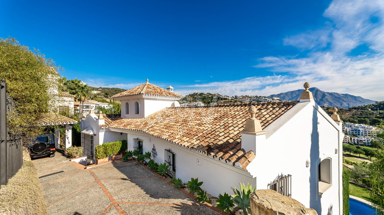 Villa de lujo de estilo andaluz, vistas al mar