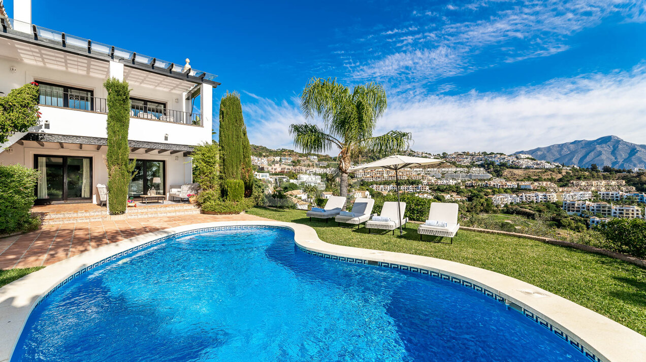 Villa de lujo de estilo andaluz, vistas al mar