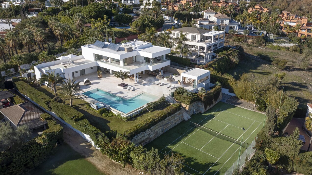 Impresionante villa en la Cerquilla con vistas panoramicas y pista de tenis