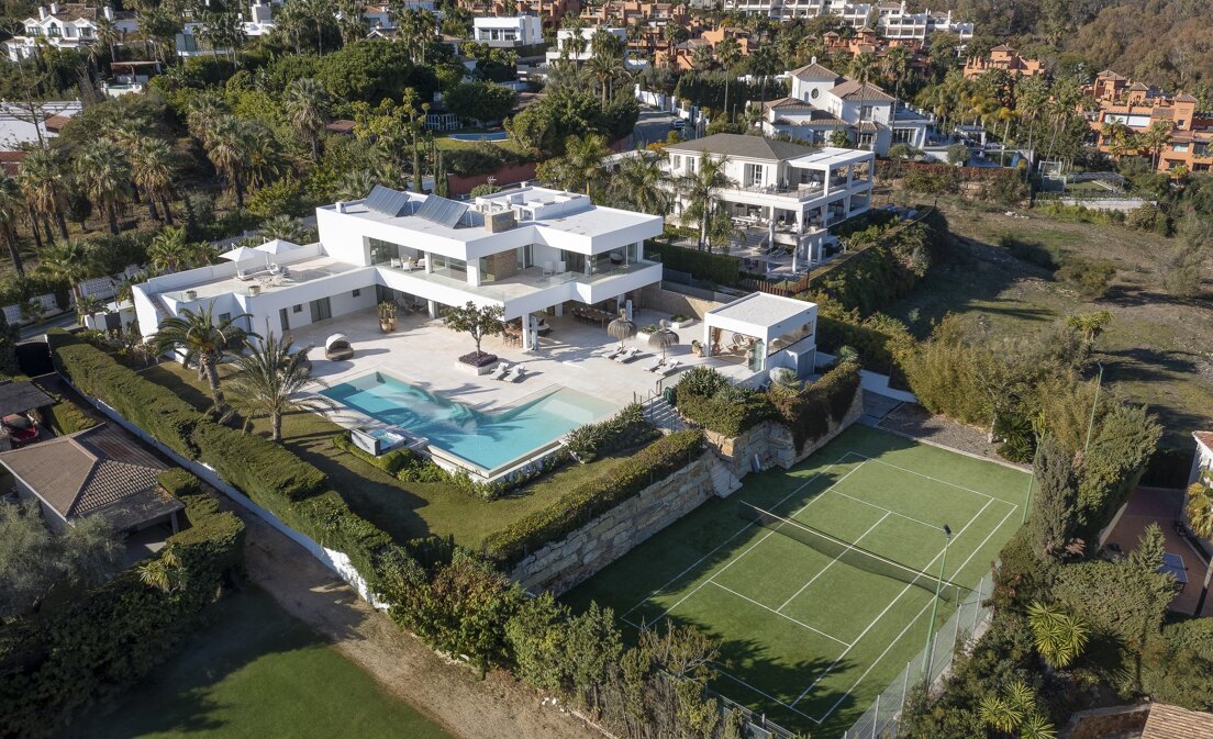 Fantastische Villa in La Cerquilla mit Panoramablick und Tennisplatz