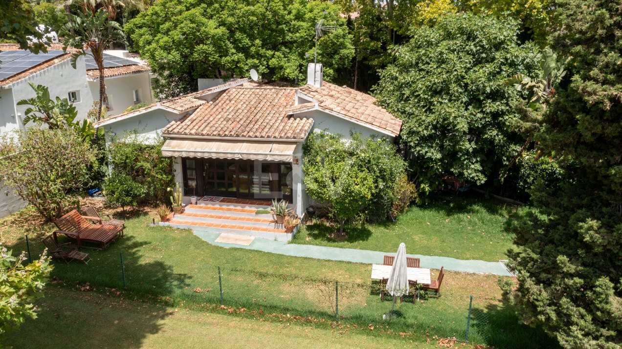 Charmante Villa in erster Golflinie im prestigeträchtigen Guadalmina Alta.