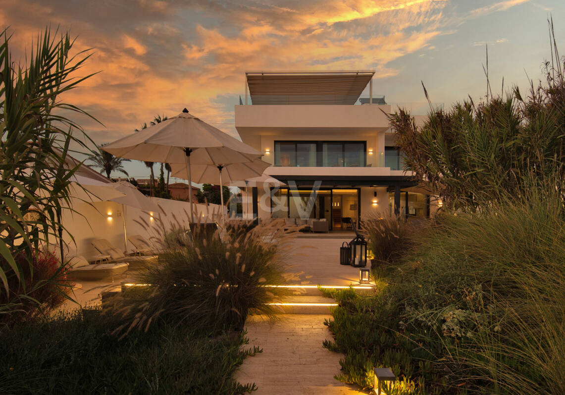 Contemporary Frontline Beach Villa in Las Chapas Playa