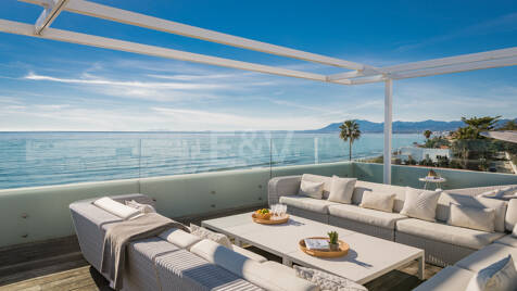 Samtida Frontline Beach Villa i Las Chapas Playa