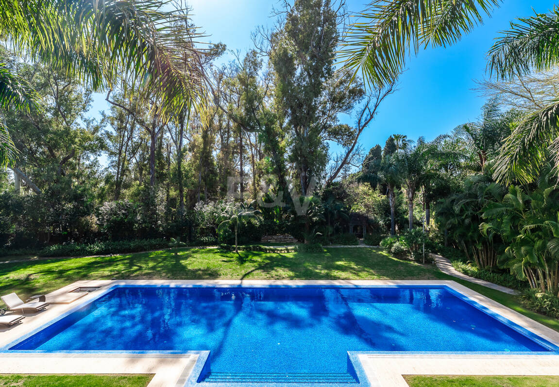 Erstlinie Guadalmina Strandseite Strandvilla in einem der renommiertesten Gebiete von Marbella