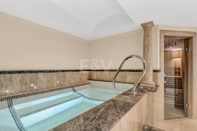 Erstlinie Guadalmina Strandseite Strandvilla in einem der renommiertesten Gebiete von Marbella