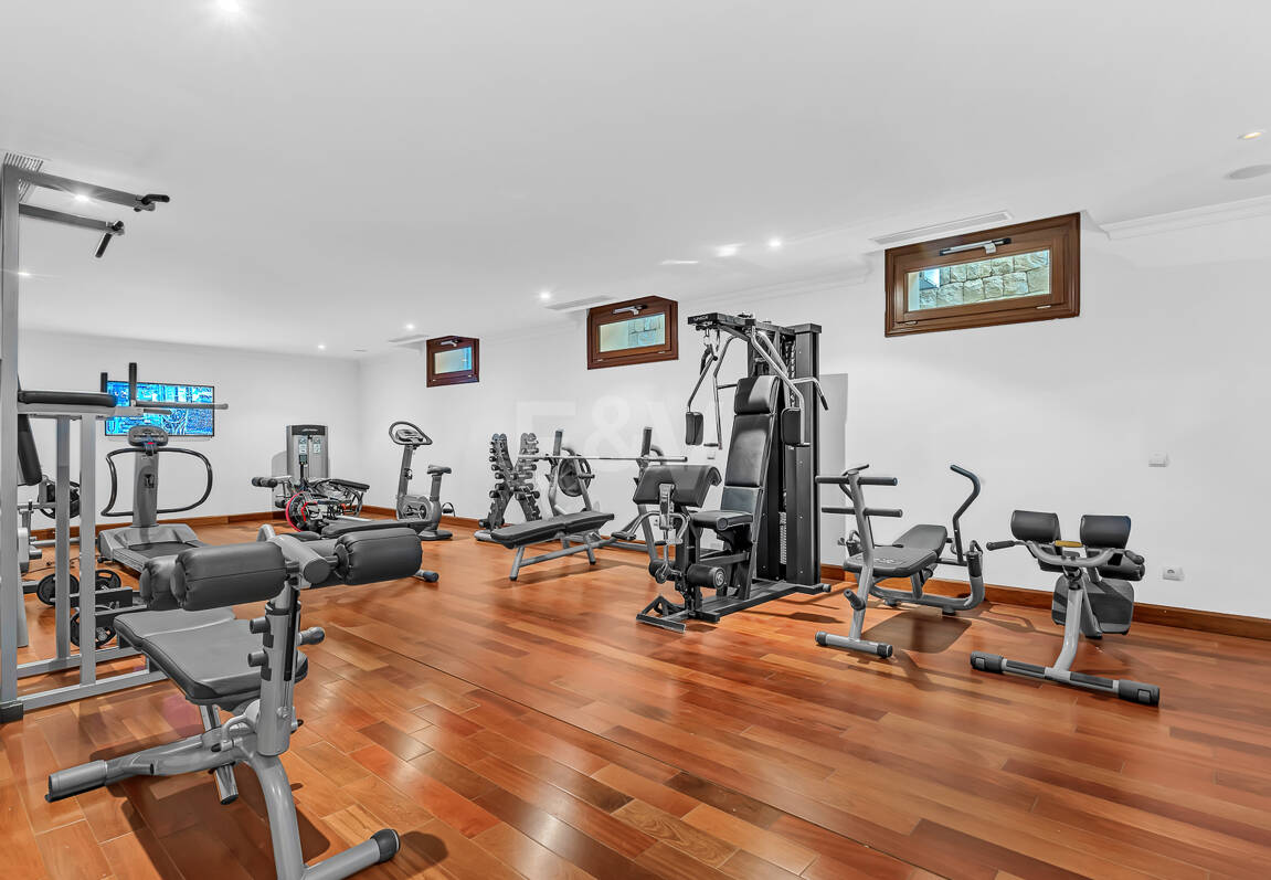 Erstlinie Guadalmina Strandseite Strandvilla in einem der renommiertesten Gebiete von Marbella