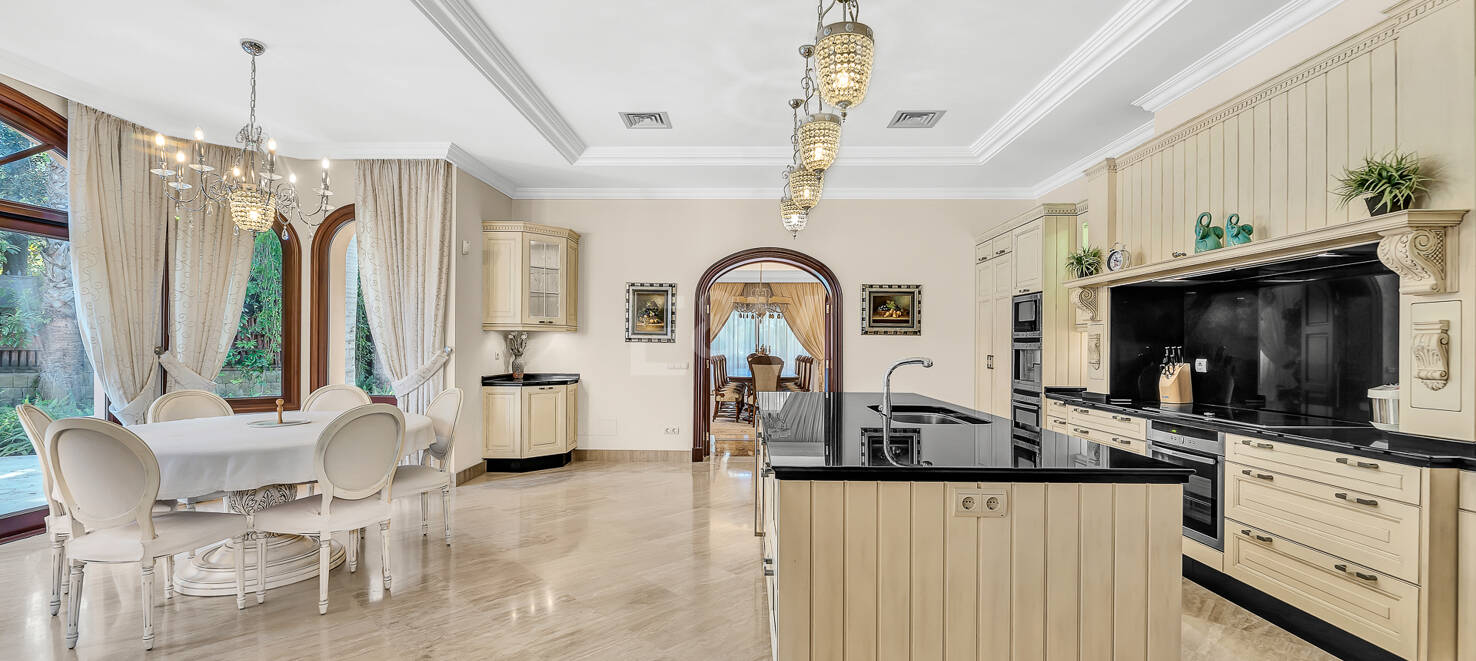Superbe villa de style andalou à Guadalmina Baja, Marbella
