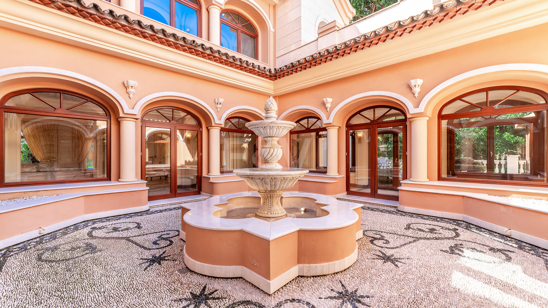 Erstlinie Guadalmina Strandseite Strandvilla in einem der renommiertesten Gebiete von Marbella