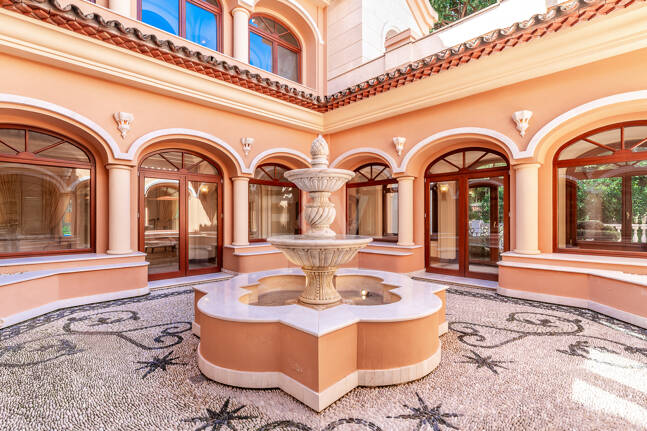 Erstlinie Guadalmina Strandseite Strandvilla in einem der renommiertesten Gebiete von Marbella