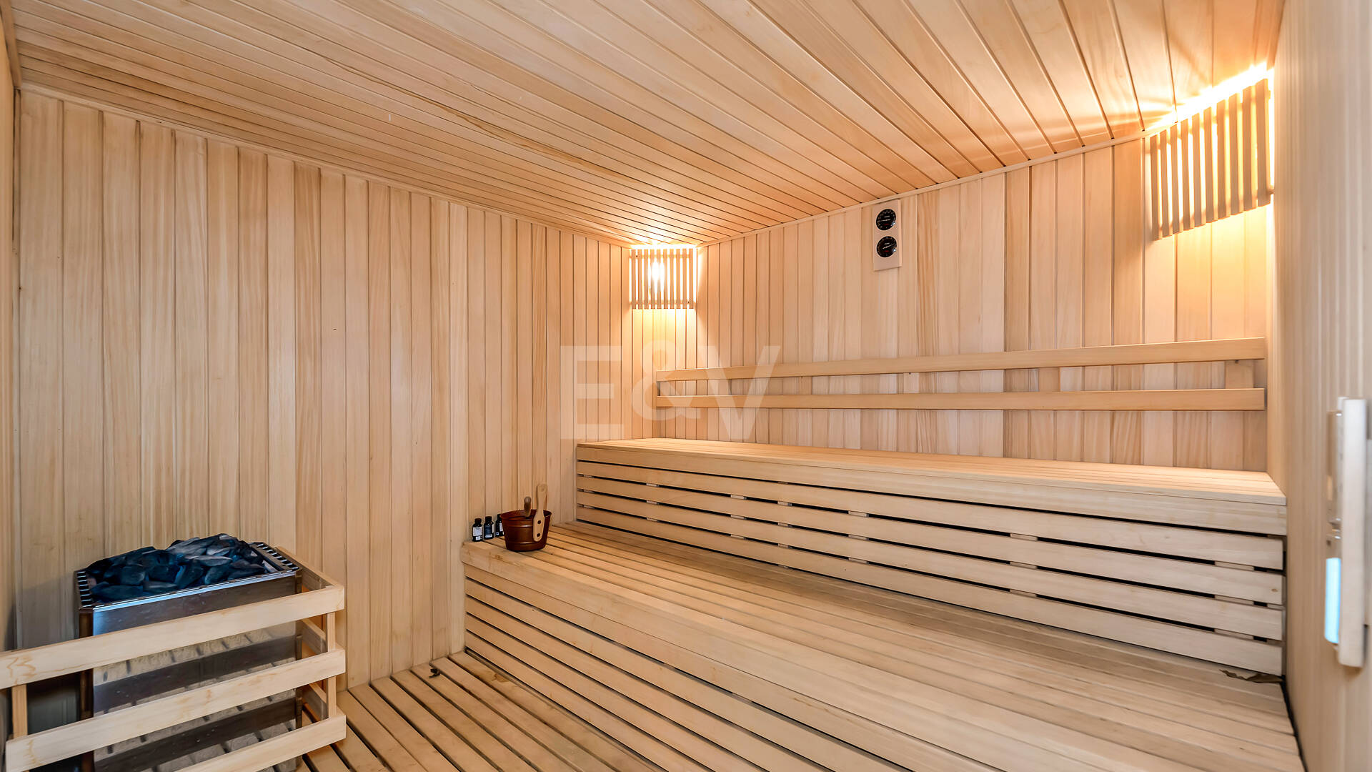 Primera línea Guadalmina Baja villa de playa en una de las áreas más prestigiosas de Marbella