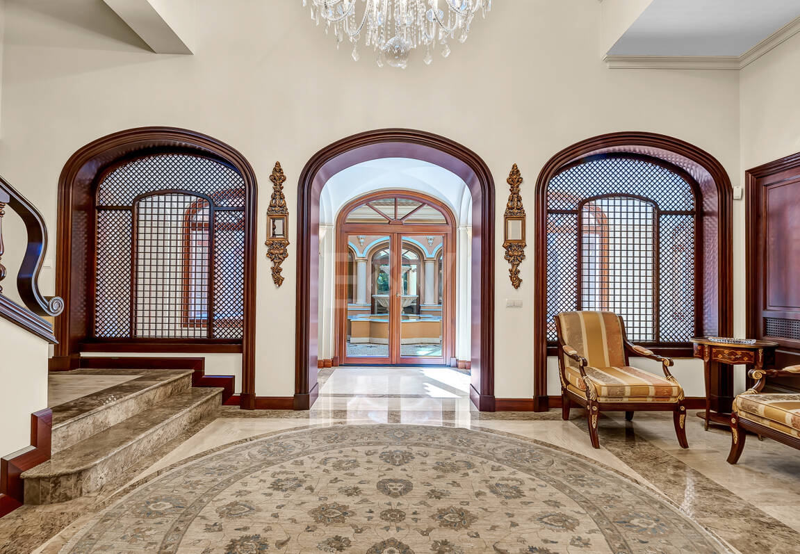 Erstlinie Guadalmina Strandseite Strandvilla in einem der renommiertesten Gebiete von Marbella