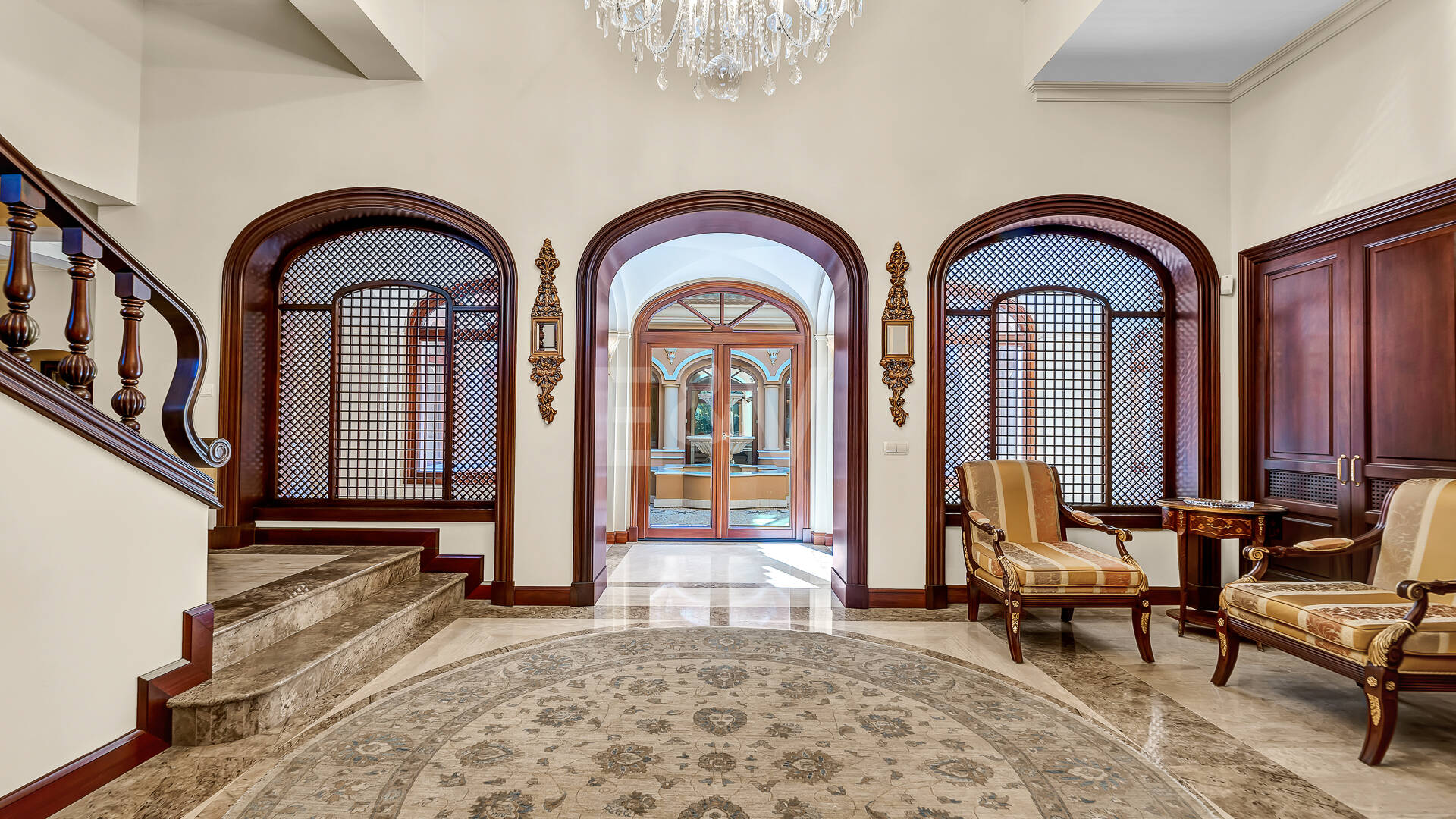 Primera línea Guadalmina Baja villa de playa en una de las áreas más prestigiosas de Marbella