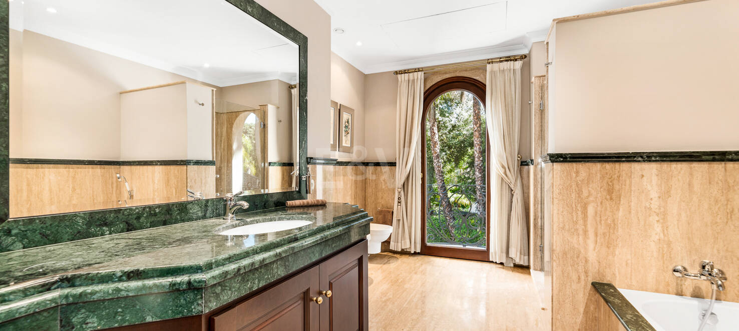 Superbe villa de style andalou à Guadalmina Baja, Marbella