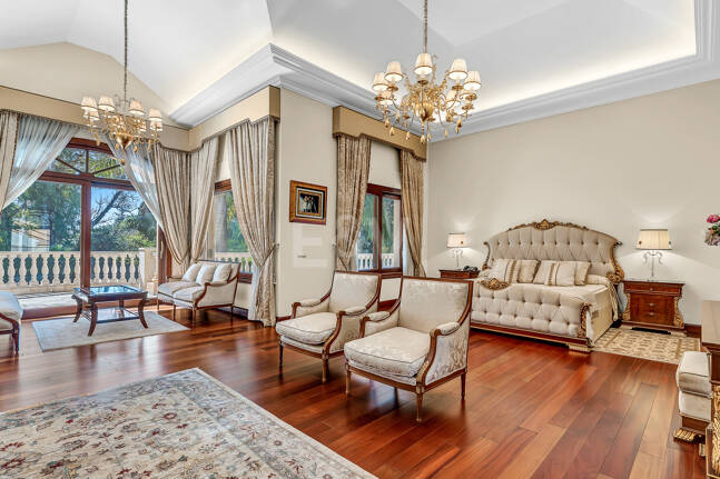 Erstlinie Guadalmina Strandseite Strandvilla in einem der renommiertesten Gebiete von Marbella