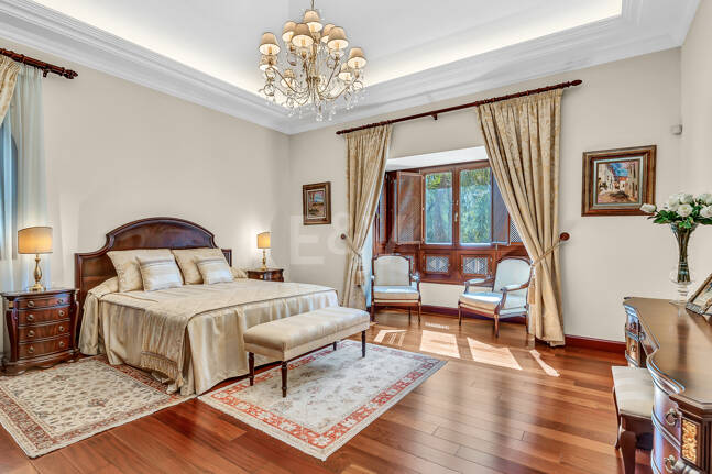 Erstlinie Guadalmina Strandseite Strandvilla in einem der renommiertesten Gebiete von Marbella