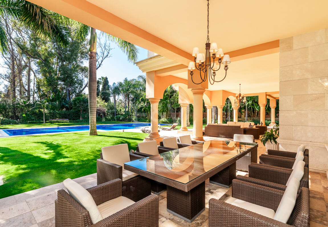 Erstlinie Guadalmina Strandseite Strandvilla in einem der renommiertesten Gebiete von Marbella