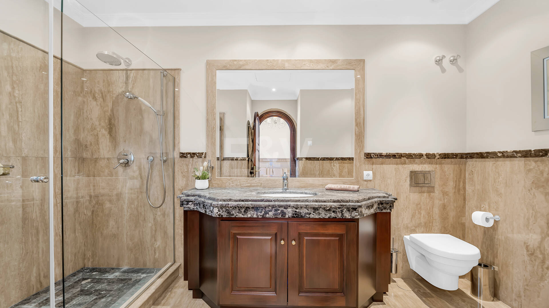 Primera línea Guadalmina Baja villa de playa en una de las áreas más prestigiosas de Marbella