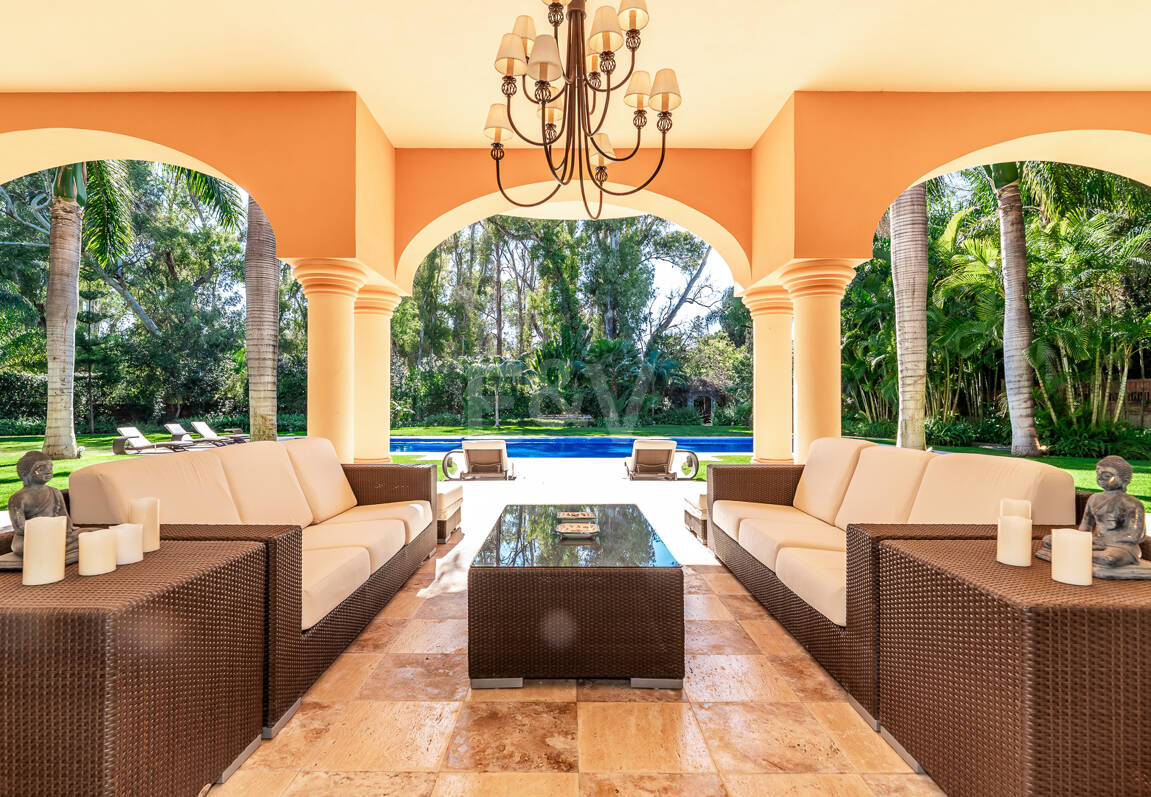 Erstlinie Guadalmina Strandseite Strandvilla in einem der renommiertesten Gebiete von Marbella