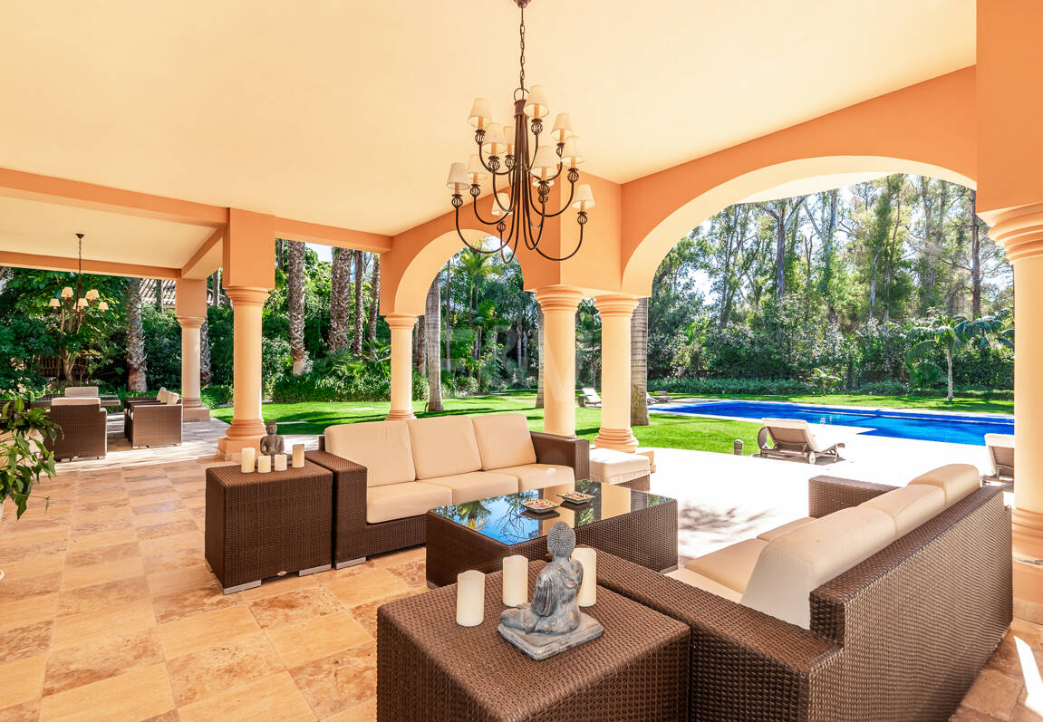 Erstlinie Guadalmina Strandseite Strandvilla in einem der renommiertesten Gebiete von Marbella