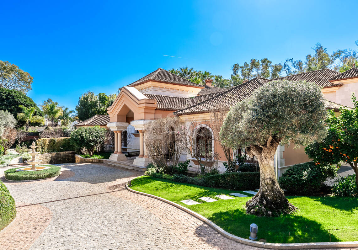 Superbe villa de style andalou à Guadalmina Baja, Marbella