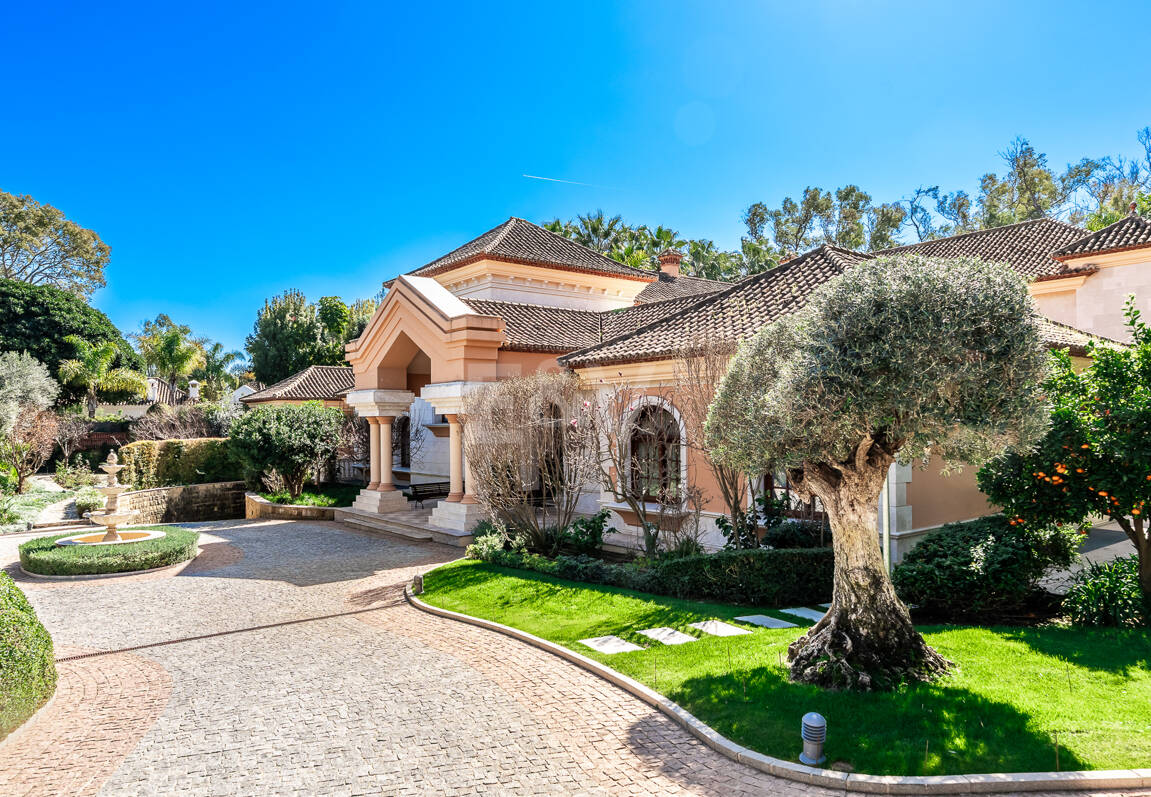 Erstlinie Guadalmina Strandseite Strandvilla in einem der renommiertesten Gebiete von Marbella