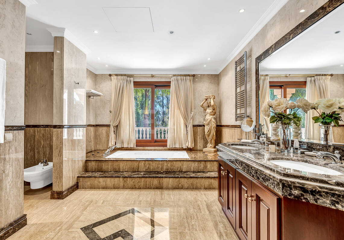 Superbe villa de style andalou à Guadalmina Baja, Marbella
