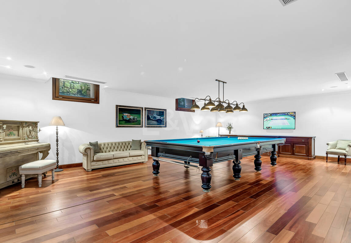 Erstlinie Guadalmina Strandseite Strandvilla in einem der renommiertesten Gebiete von Marbella