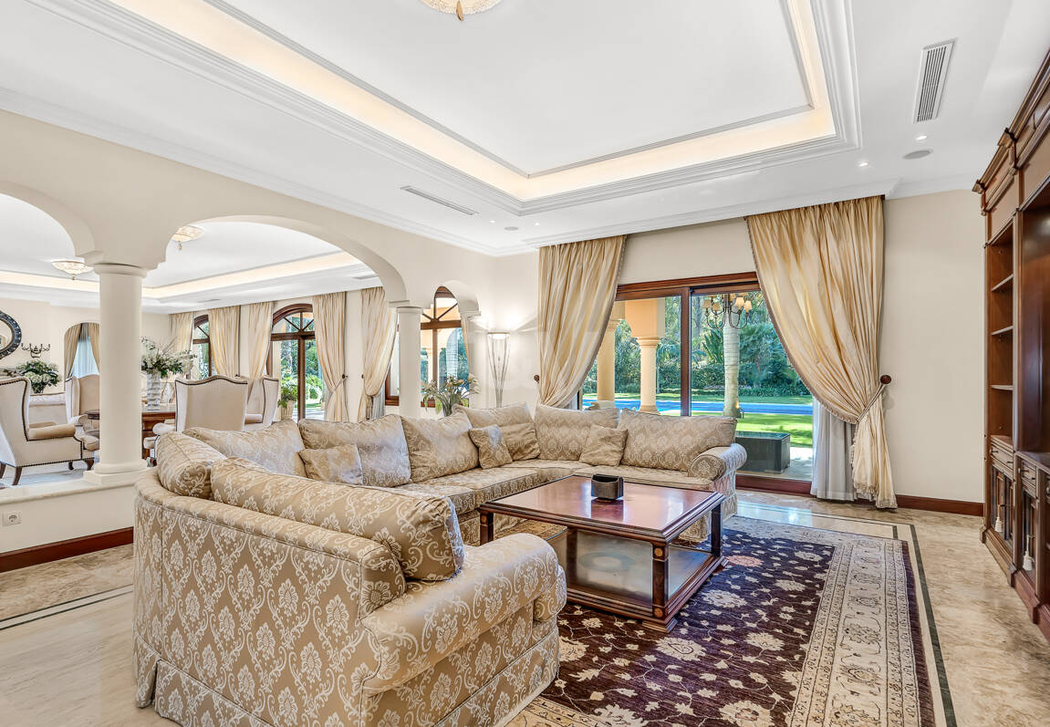 Erstlinie Guadalmina Strandseite Strandvilla in einem der renommiertesten Gebiete von Marbella