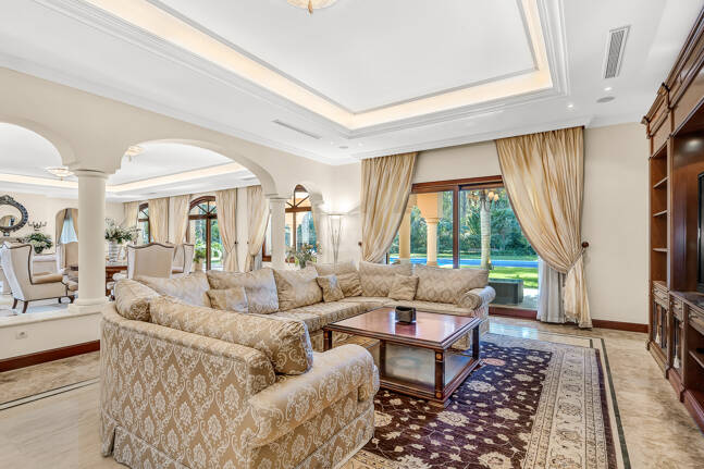 Erstlinie Guadalmina Strandseite Strandvilla in einem der renommiertesten Gebiete von Marbella