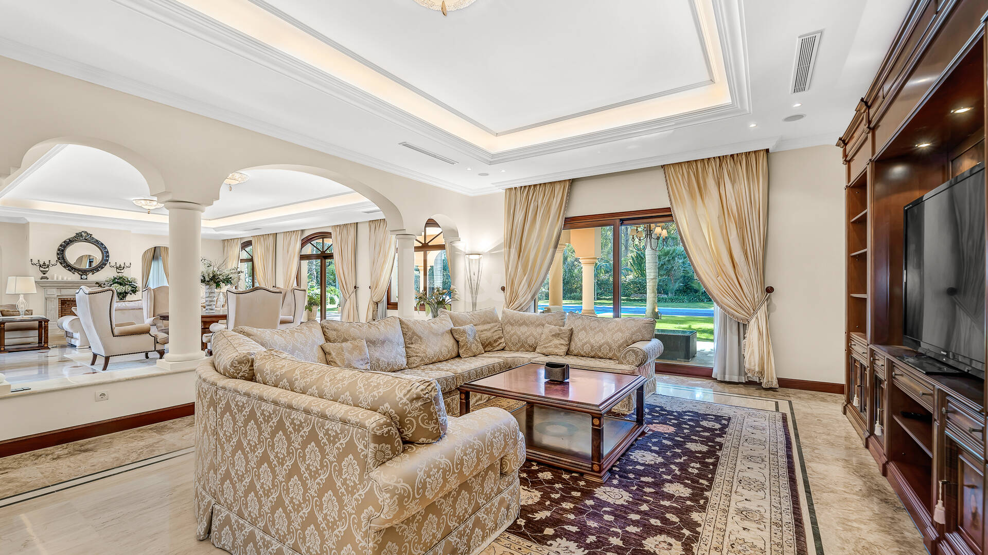 Erstlinie Guadalmina Strandseite Strandvilla in einem der renommiertesten Gebiete von Marbella