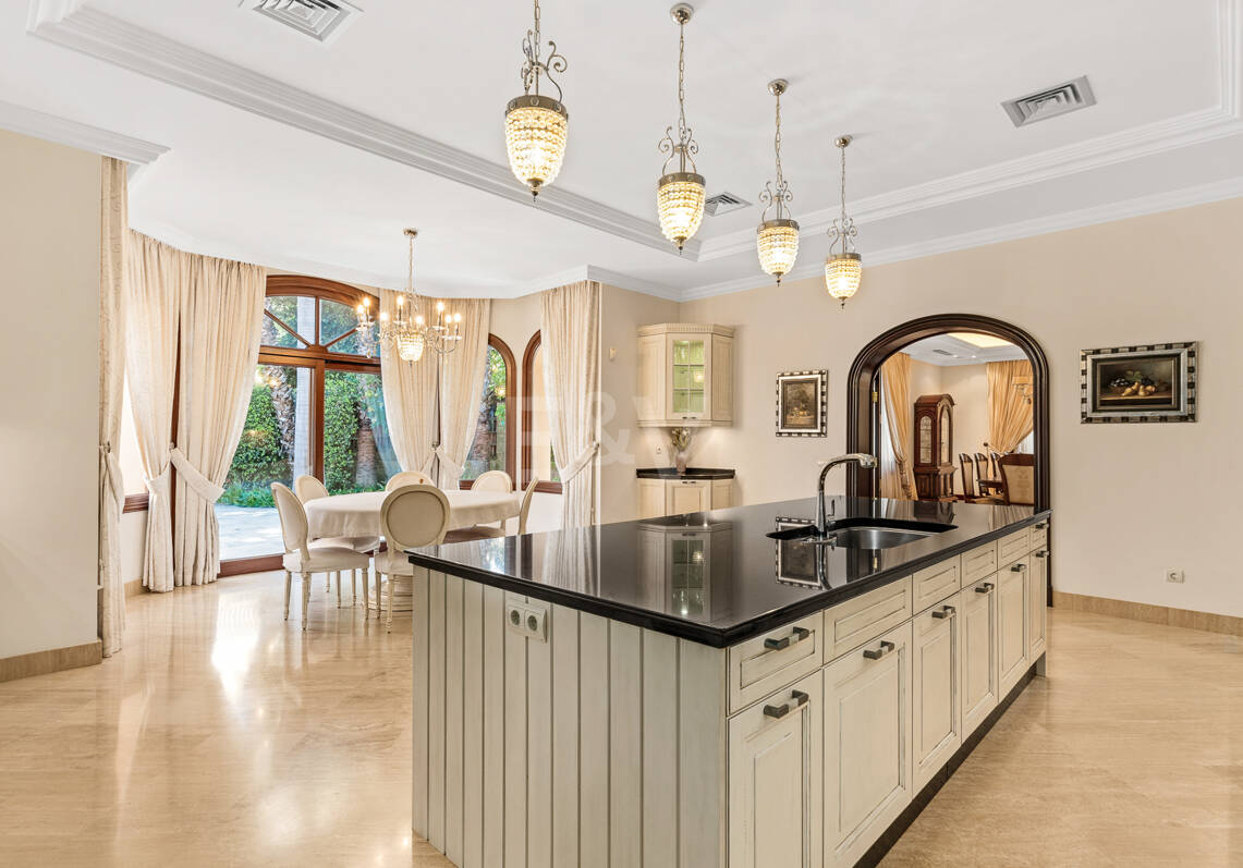 Superbe villa de style andalou à Guadalmina Baja, Marbella